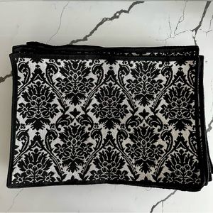 12 Placemats - Black and White 18x12